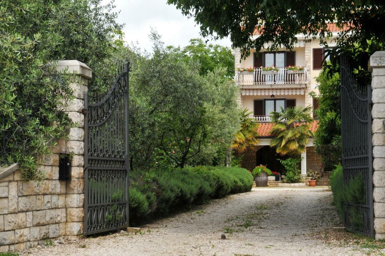 Haus Liliana Hotel Tar-Vabriga Luaran gambar