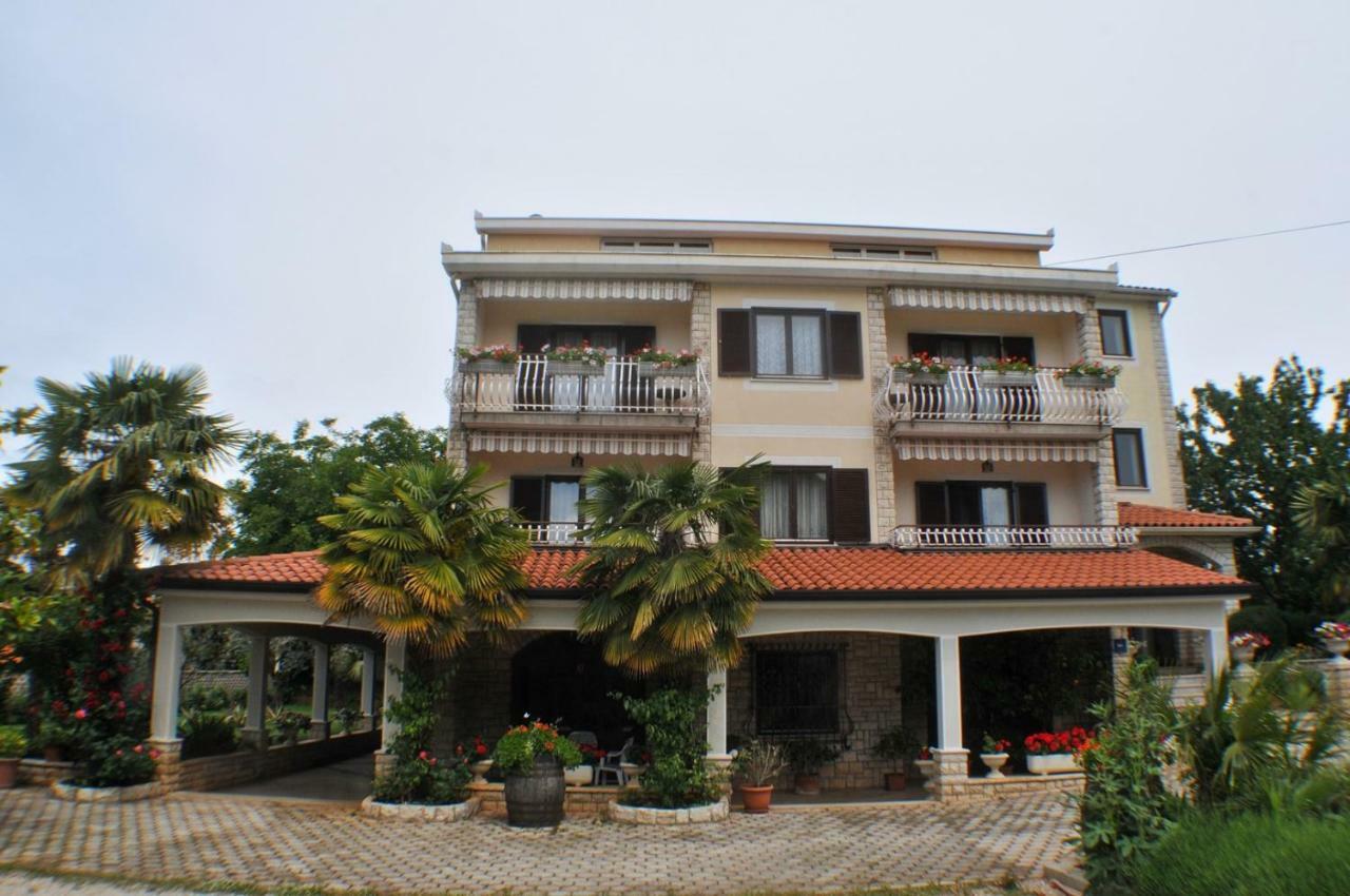 Haus Liliana Hotel Tar-Vabriga Luaran gambar