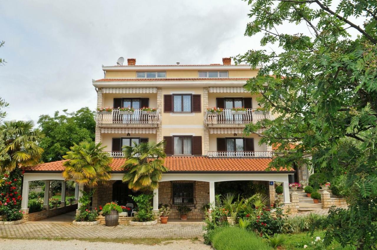 Haus Liliana Hotel Tar-Vabriga Luaran gambar