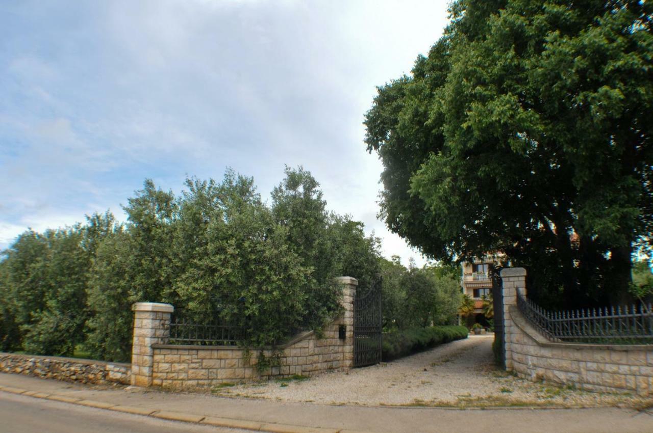Haus Liliana Hotel Tar-Vabriga Luaran gambar