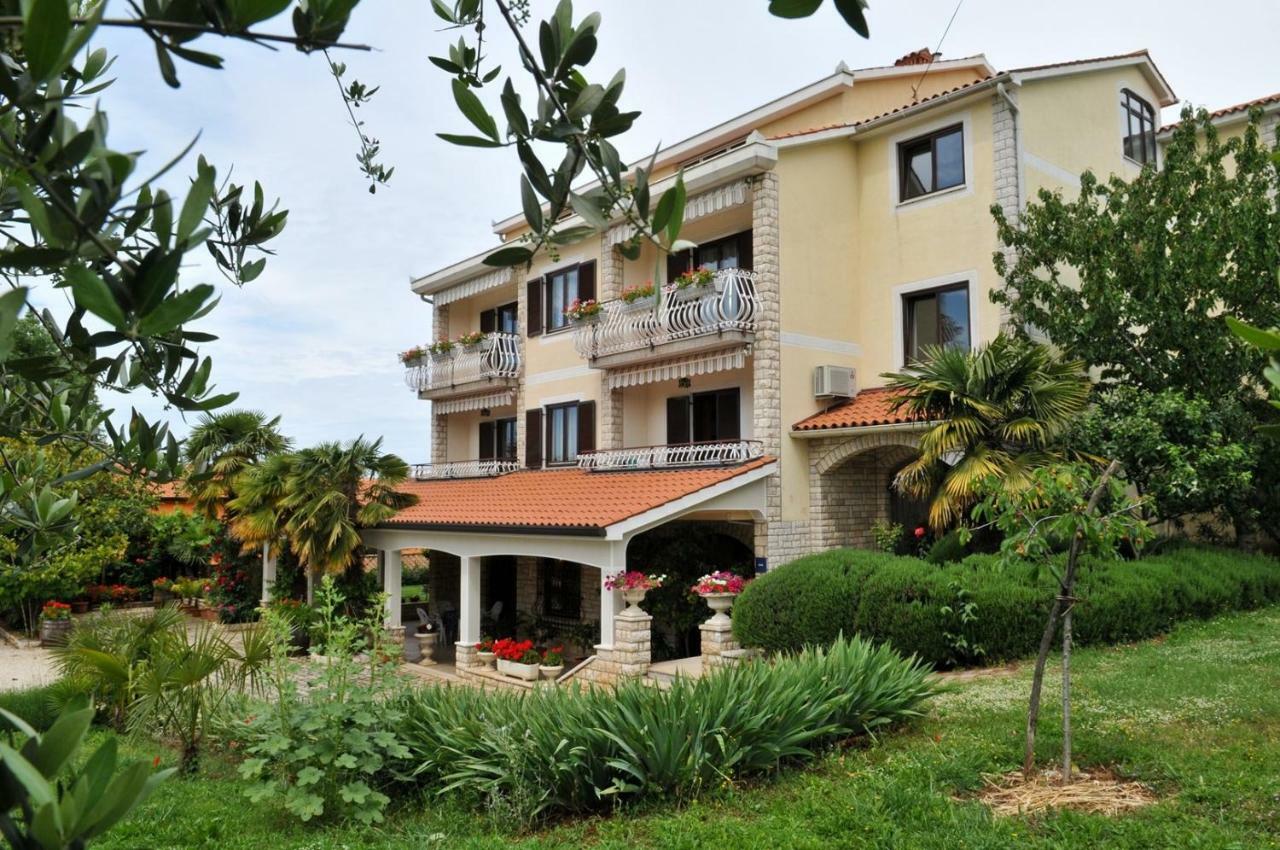 Haus Liliana Hotel Tar-Vabriga Luaran gambar